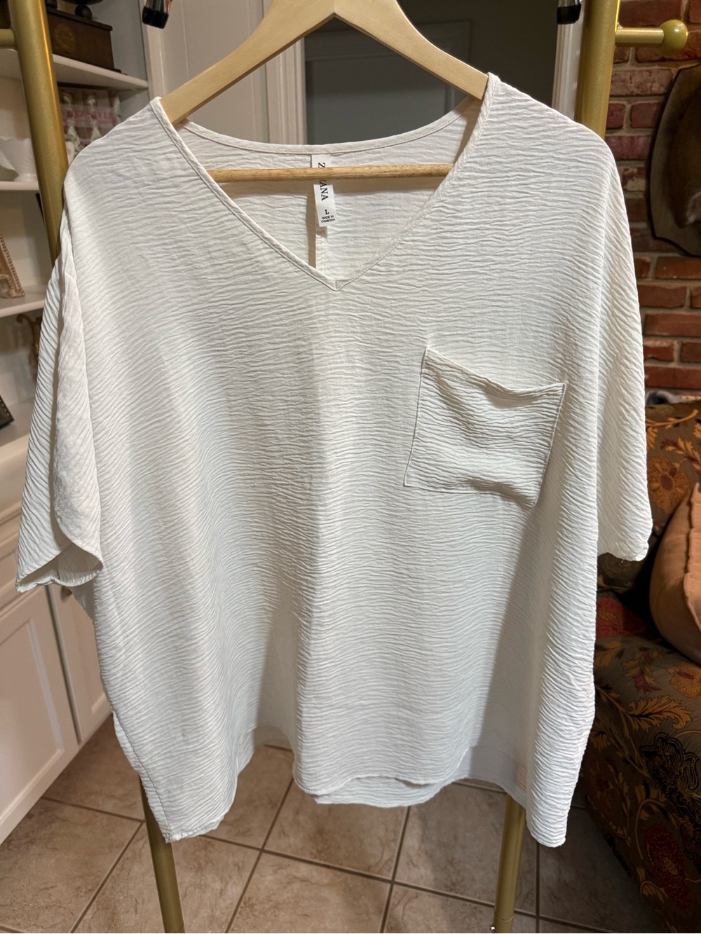 Zenana Outfitters Cream Textured V-Neck Top L